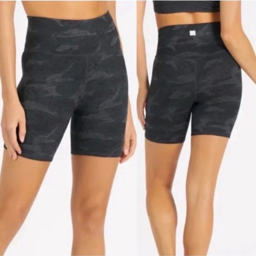 Vuori Women's Grey/Black Camo Print Elevation Shorty Biker Style Shorts Size XS